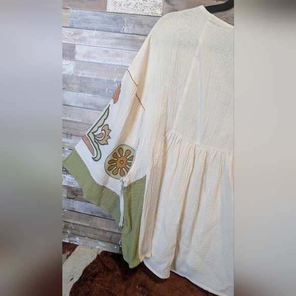 NWT Easel Green And Natural Boho Embroidered Wide Sleeve Tunic - Picture 13 of 16